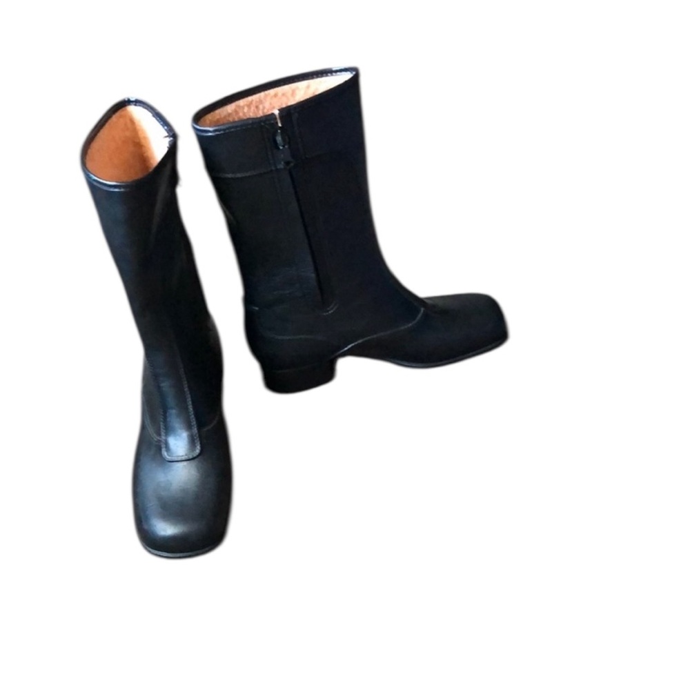 Women’s size 8 black zip up waterproof black boots
